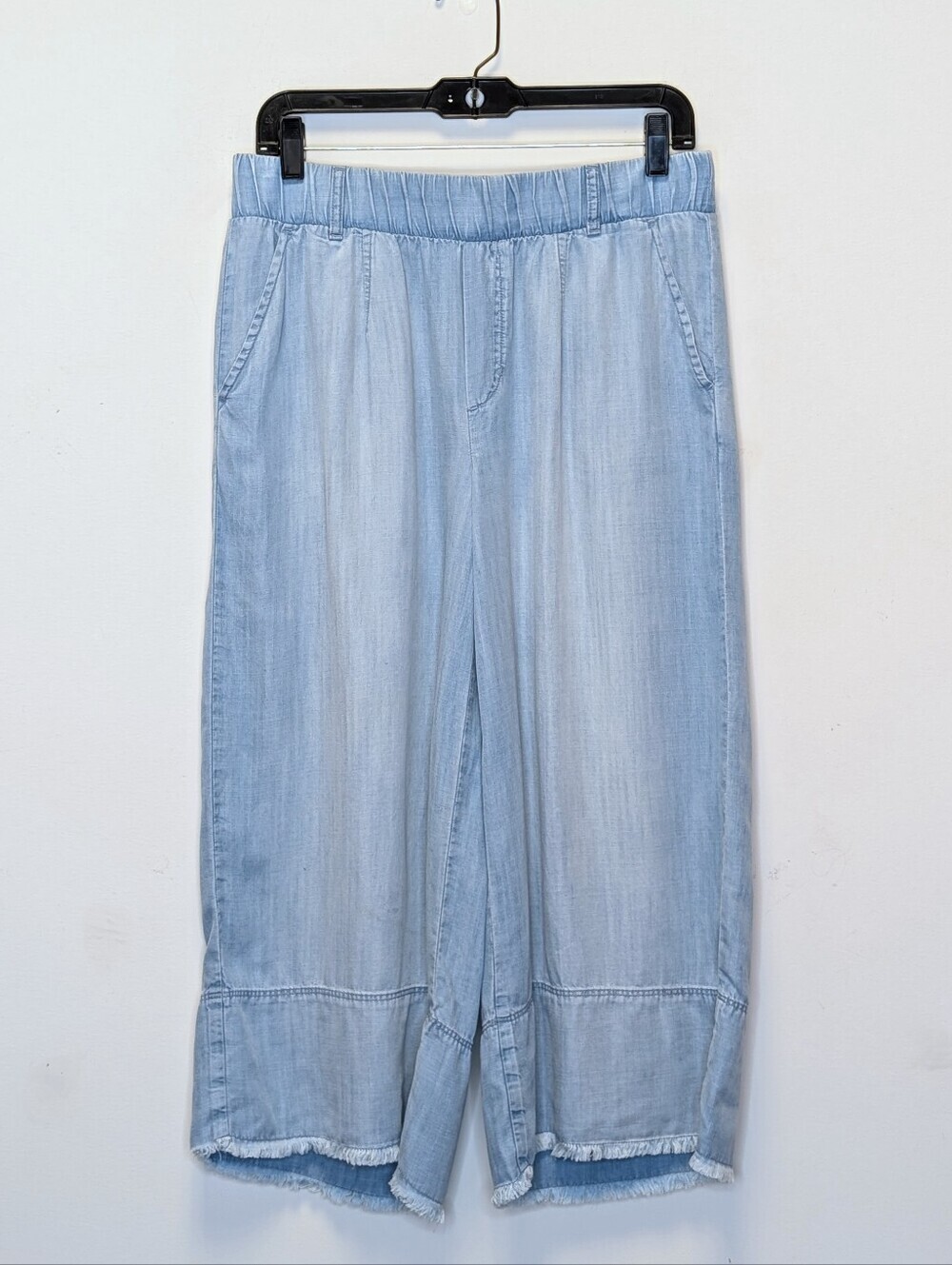 Cloth & Stone Anthropologie Soft Chambray Capri Pants Frayed Hem  Pockets Boho M